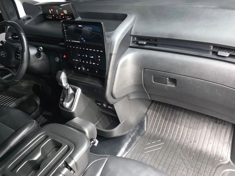 Hyundai Staria 2.2 Automatic, снимка 5 - Автомобили и джипове - 55893392