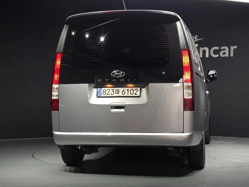 Hyundai Staria 2.2 Automatic, снимка 4 - Автомобили и джипове - 55893392
