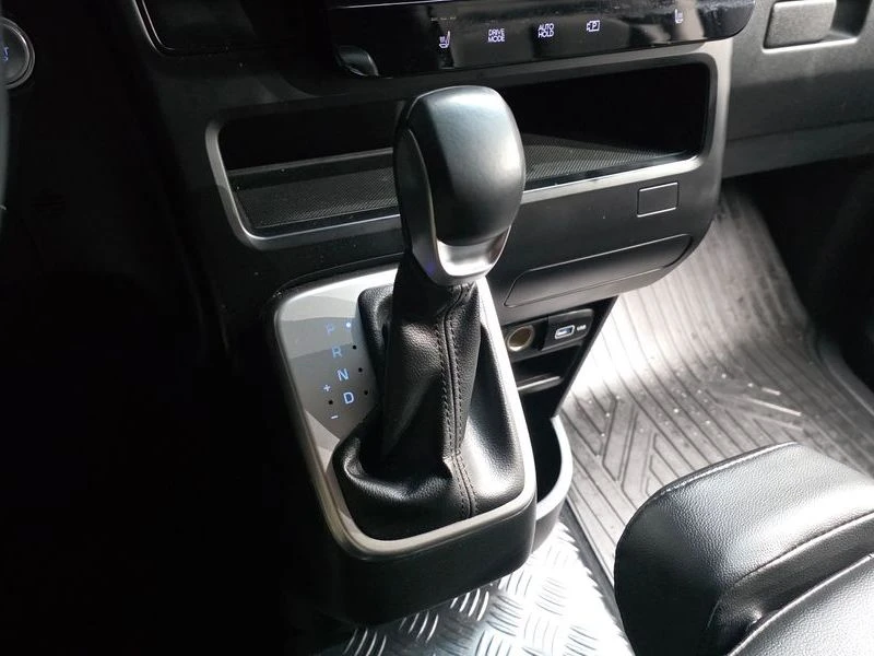 Hyundai Staria 2.2 Automatic, снимка 7 - Автомобили и джипове - 55893392