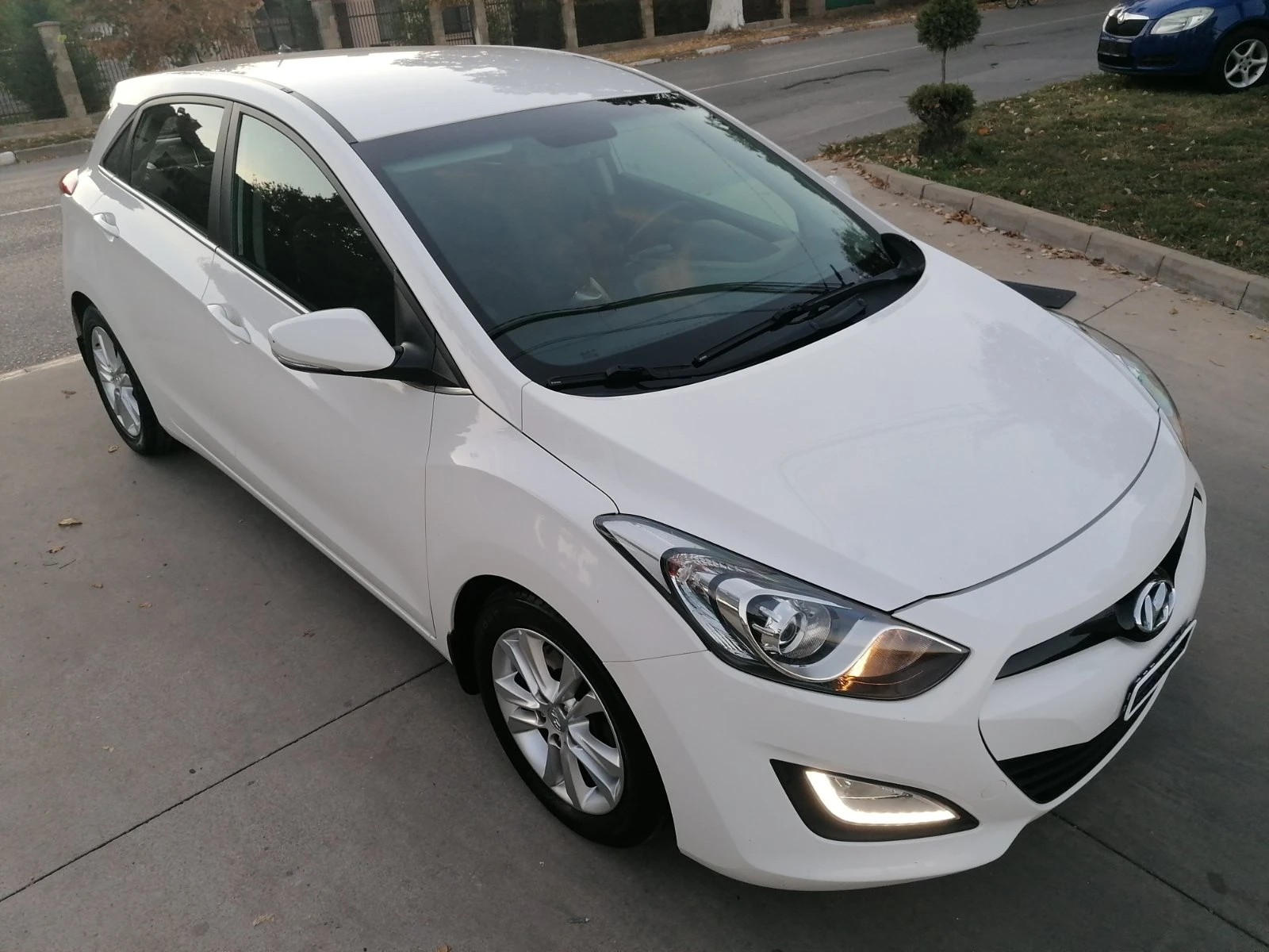 Hyundai I30 1.6i Автомат Швейцария - изображение 2