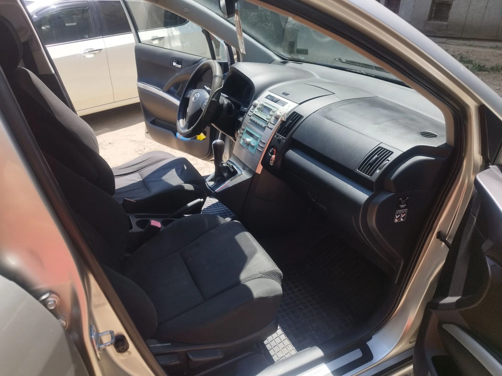 Toyota Corolla verso 1.6 газ - изображение 9