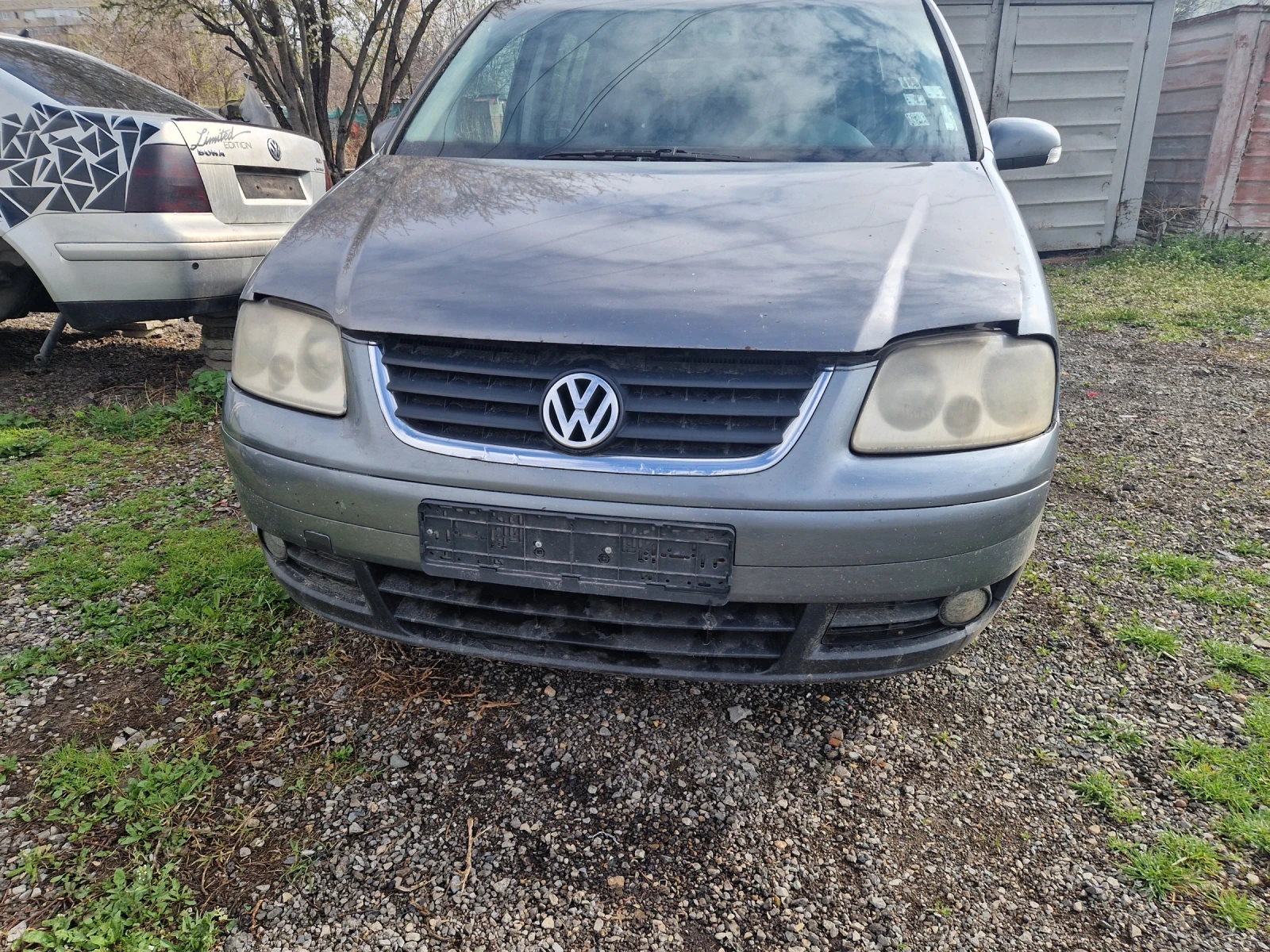 VW Touran, снимка 2 - Автомобили и джипове - 54416588