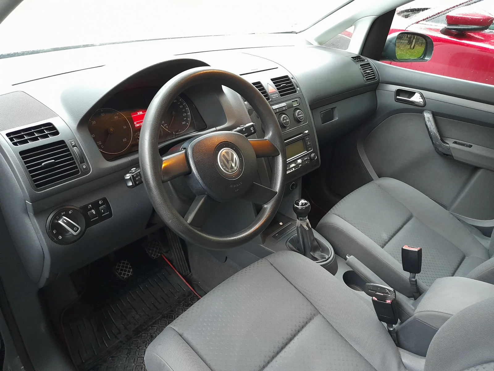 VW Touran 1.9, снимка 4 - Автомобили и джипове - 55062260