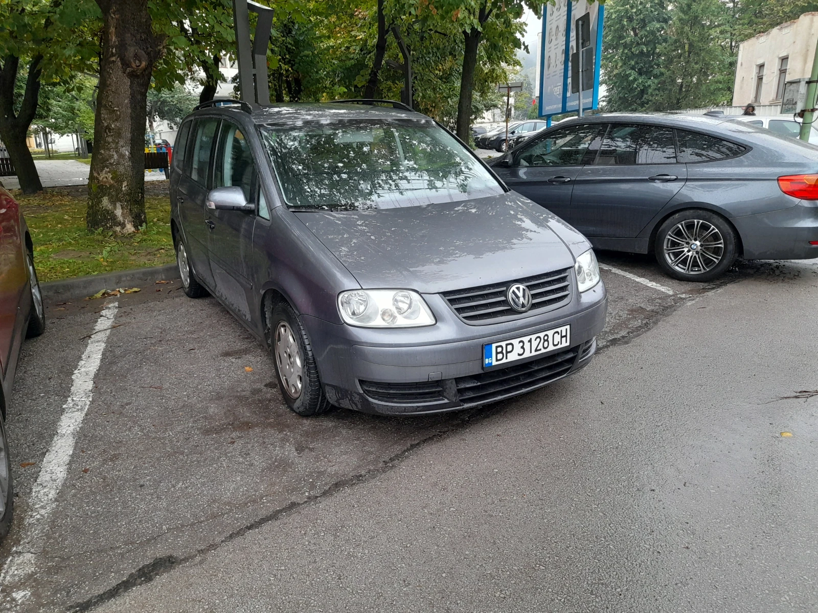 VW Touran 1.9, снимка 2 - Автомобили и джипове - 55062260
