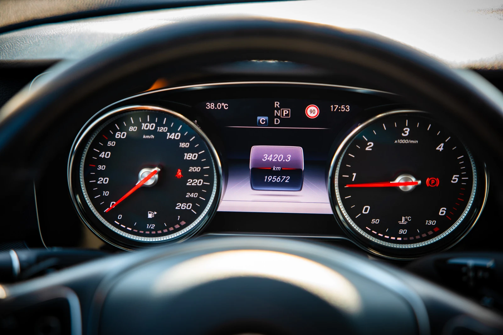 Mercedes-Benz E 220 4MATIC TOP, снимка 10 - Автомобили и джипове - 55327981