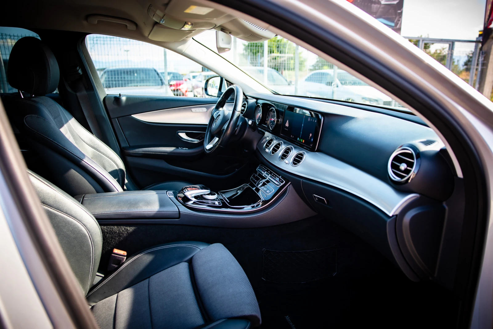 Mercedes-Benz E 220 4MATIC TOP, снимка 12 - Автомобили и джипове - 55327981