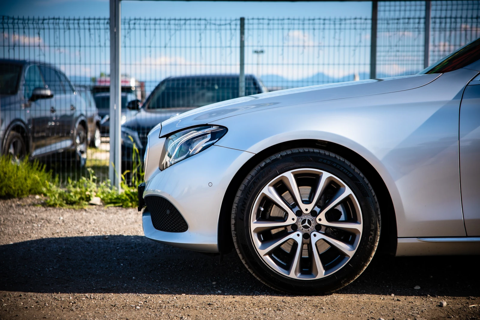 Mercedes-Benz E 220 4MATIC TOP, снимка 5 - Автомобили и джипове - 55327981