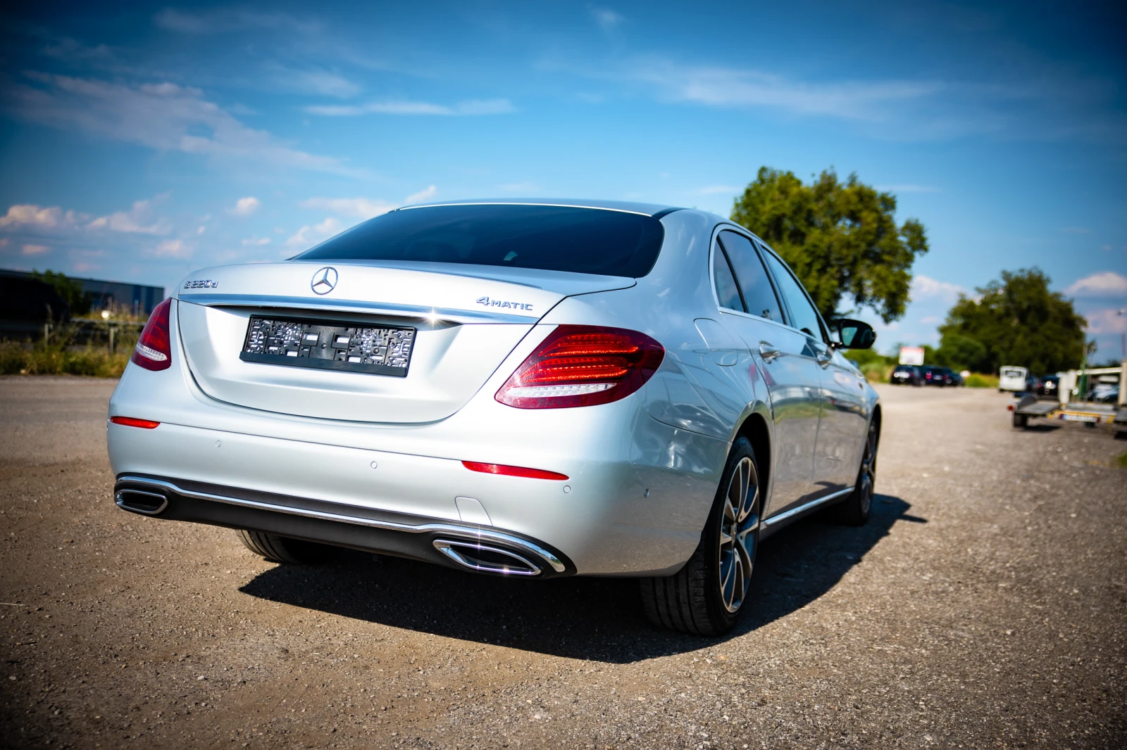 Mercedes-Benz E 220 4MATIC TOP, снимка 2 - Автомобили и джипове - 55327981