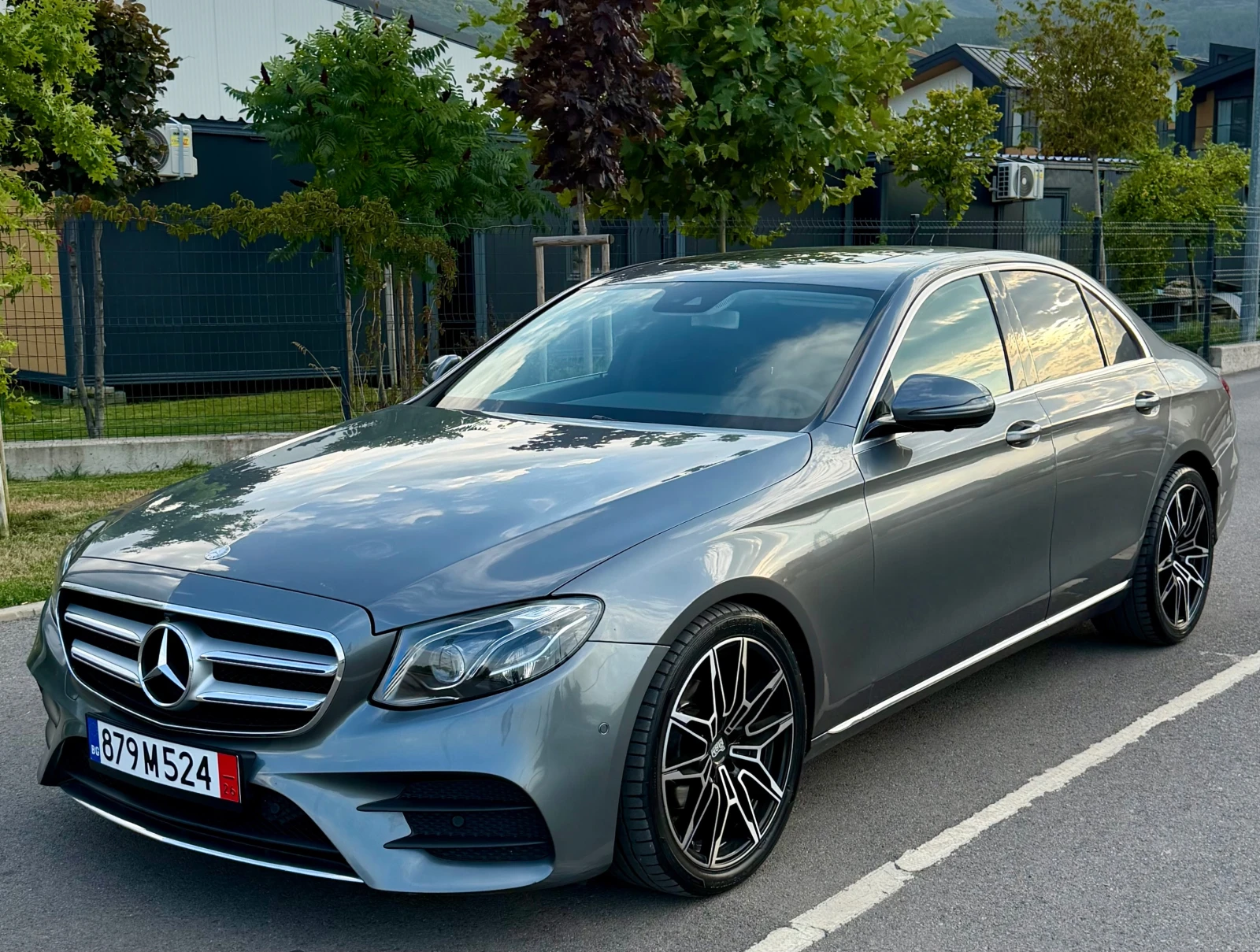 Mercedes-Benz E 220 AMG line
