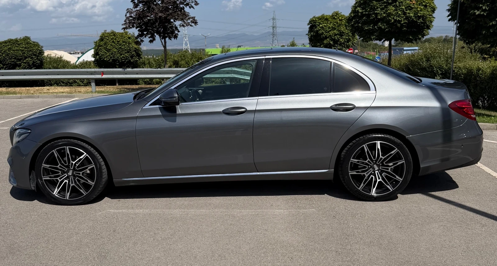 Mercedes-Benz E 220 AMG line, снимка 7 - Автомобили и джипове - 55878079