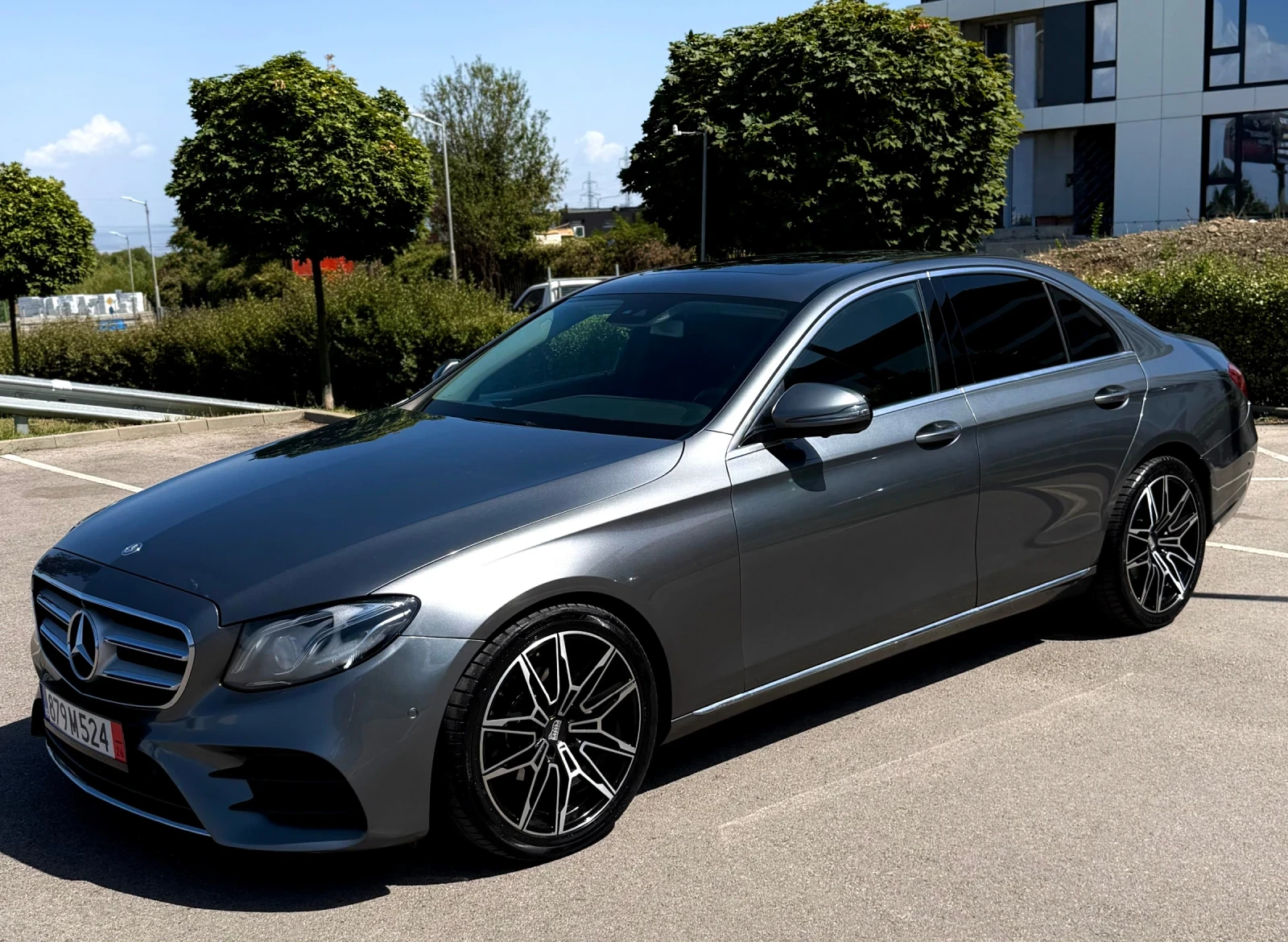 Mercedes-Benz E 220 AMG line