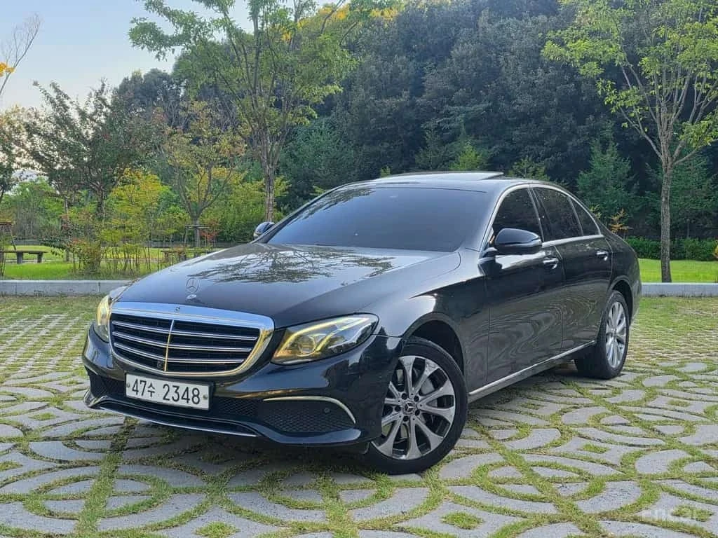 Mercedes-Benz E 300 4MATIC Exclusive | АВТОФИНАНСИРАНЕ, снимка 2 - Автомобили и джипове - 56319114