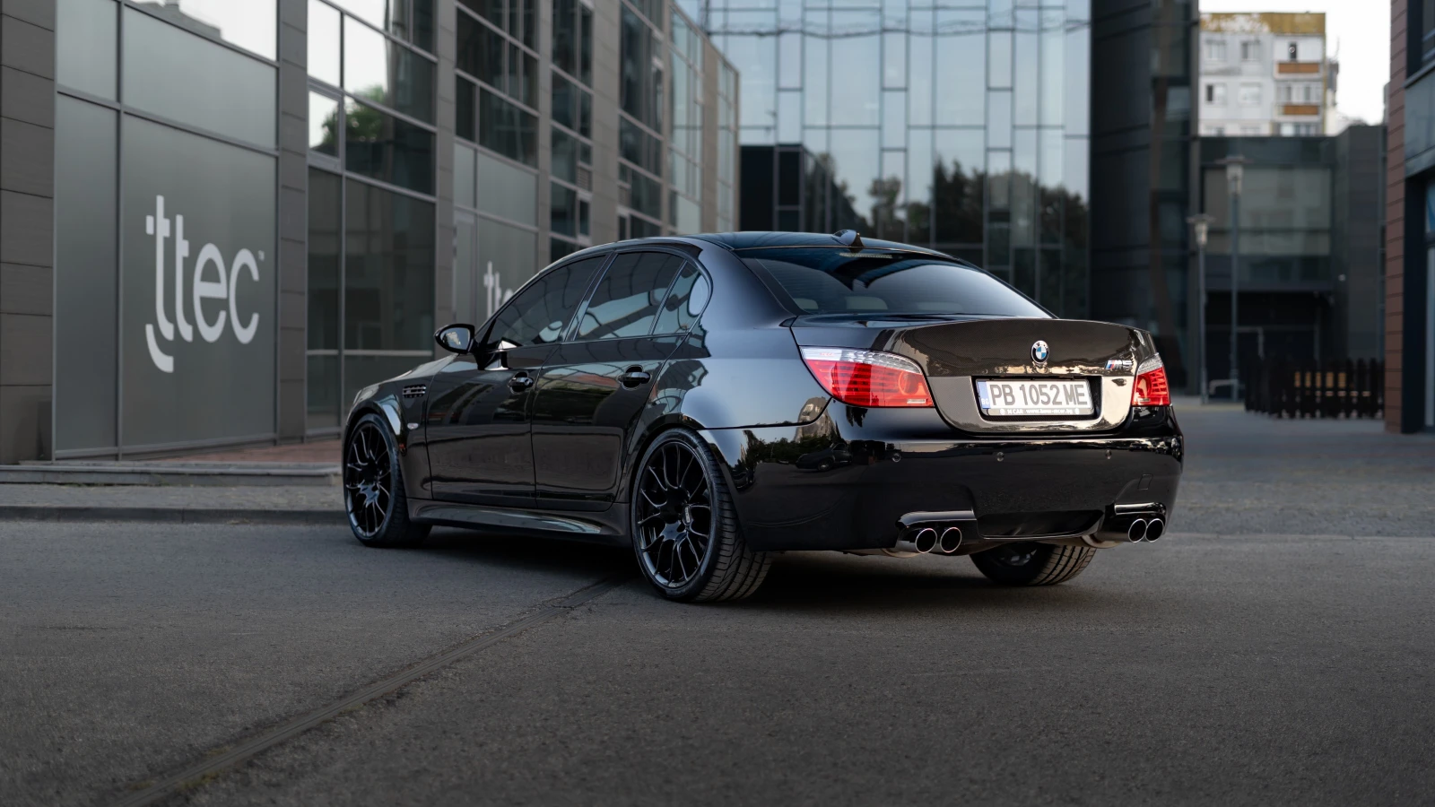 BMW M5, снимка 2 - Автомобили и джипове - 56367599