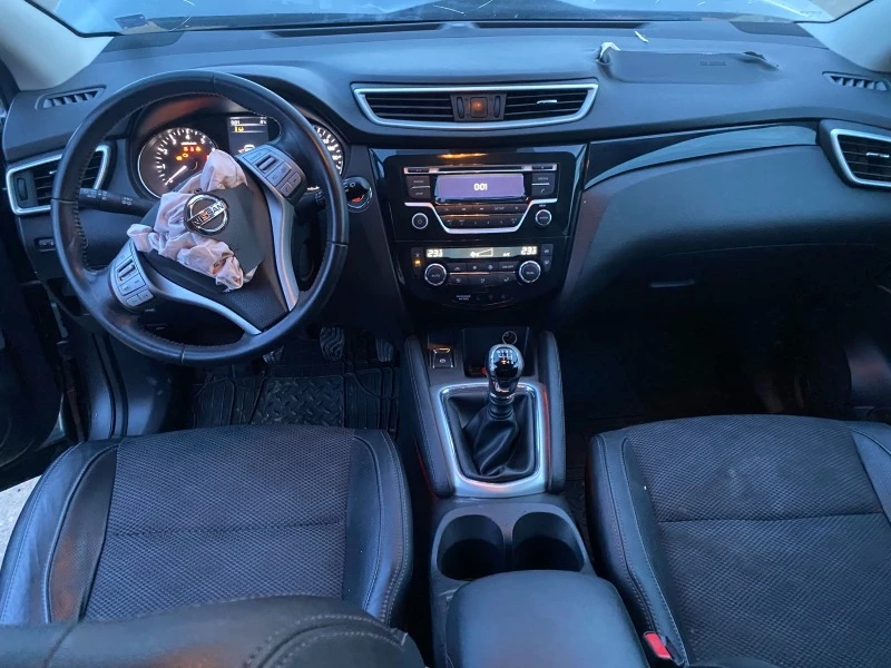 Nissan Qashqai 1.6 DIG-T, снимка 11 - Автомобили и джипове - 43907792