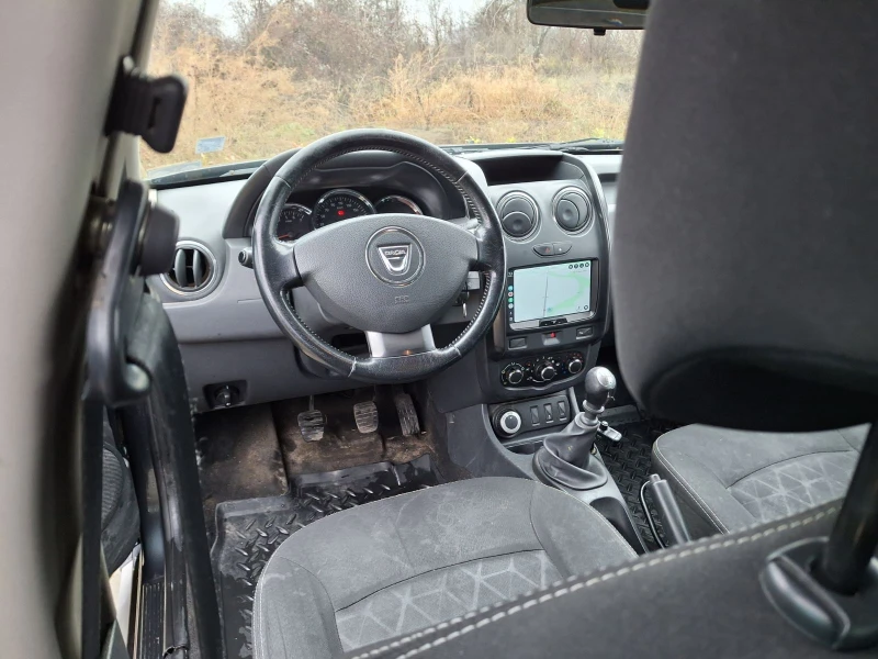 Dacia Duster, снимка 14 - Автомобили и джипове - 48268718