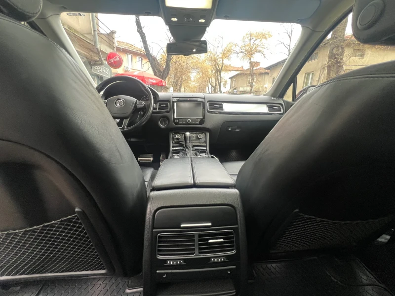 VW Touareg 3.0TDI FACELIFT R-LINE PANORAMA NAVI XENON, снимка 16 - Автомобили и джипове - 49203962