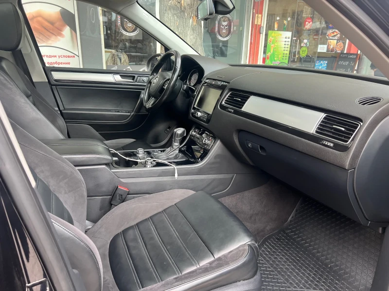 VW Touareg 3.0TDI FACELIFT R-LINE PANORAMA NAVI XENON, снимка 14 - Автомобили и джипове - 49203962