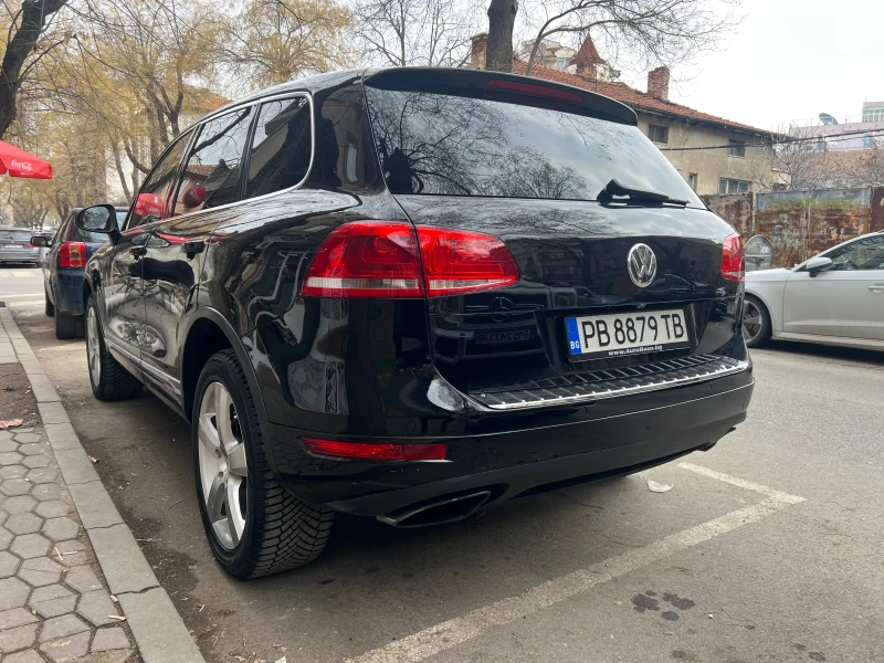 VW Touareg 3.0TDI FACELIFT R-LINE PANORAMA NAVI XENON, снимка 4 - Автомобили и джипове - 49203962