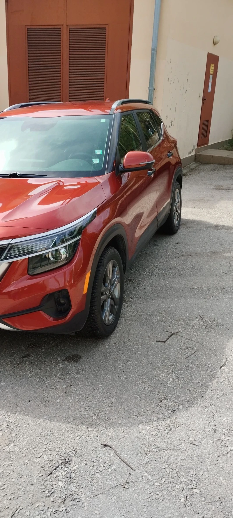 Kia Seltos SUV, снимка 2 - Автомобили и джипове - 52368695