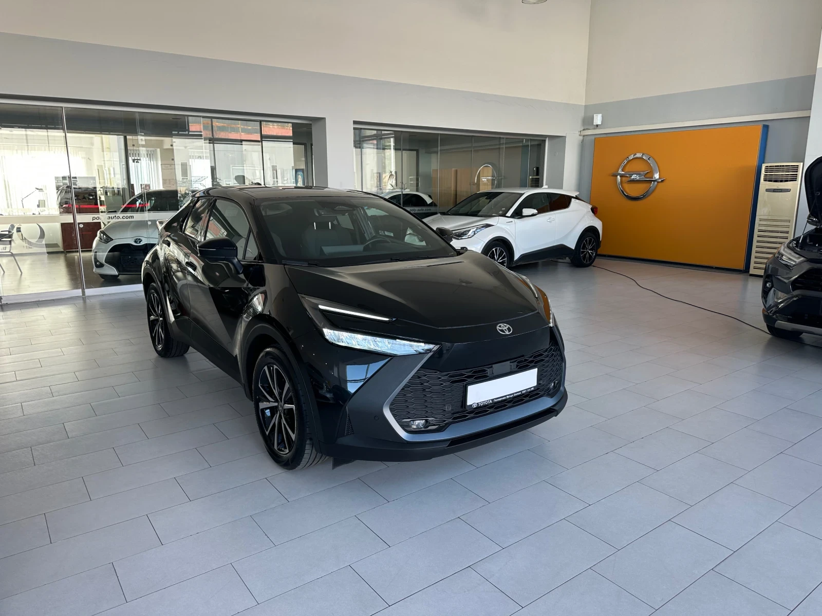 Toyota C-HR Plug-In Hybrid - изображение 7