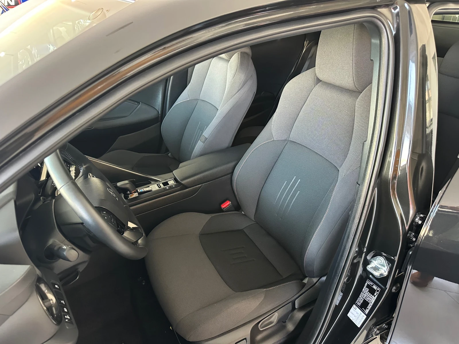 Toyota C-HR Plug-In Hybrid - изображение 10