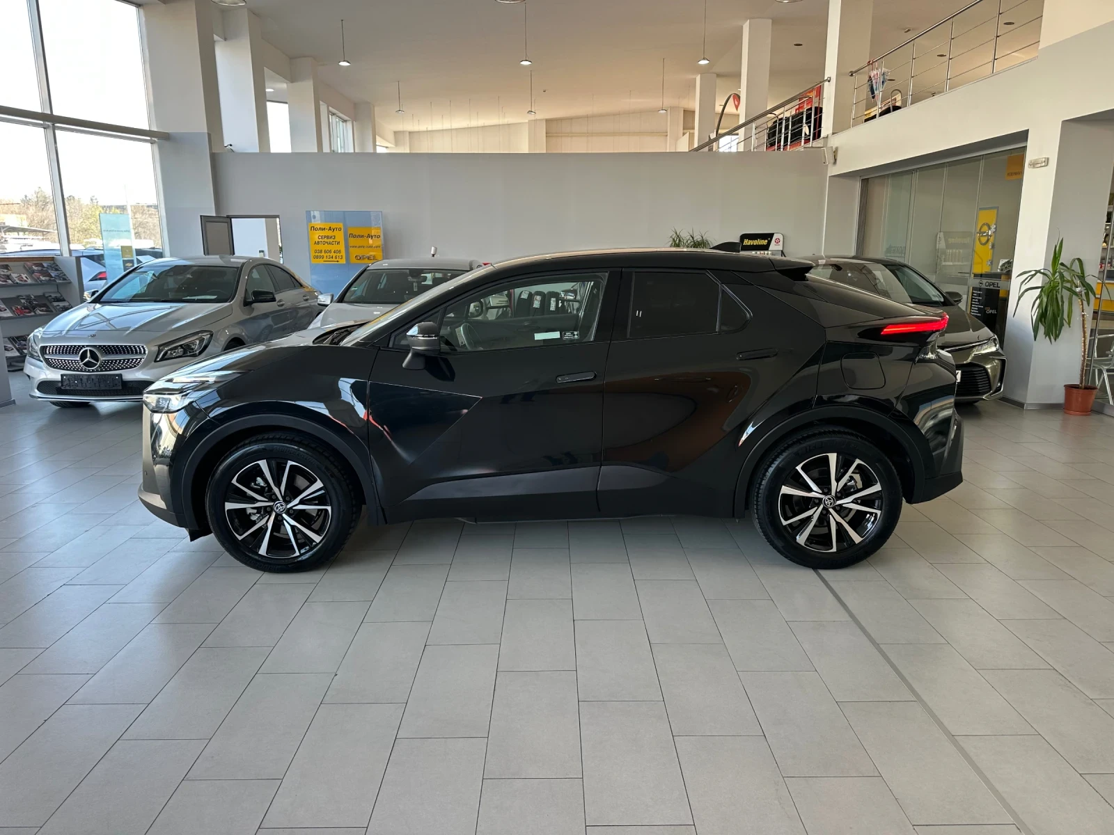 Toyota C-HR Plug-In Hybrid - изображение 3