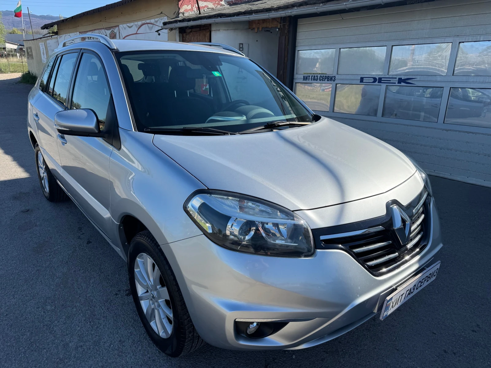 Renault Koleos 2.5 16V SWISS, снимка 9 - Автомобили и джипове - 52877966