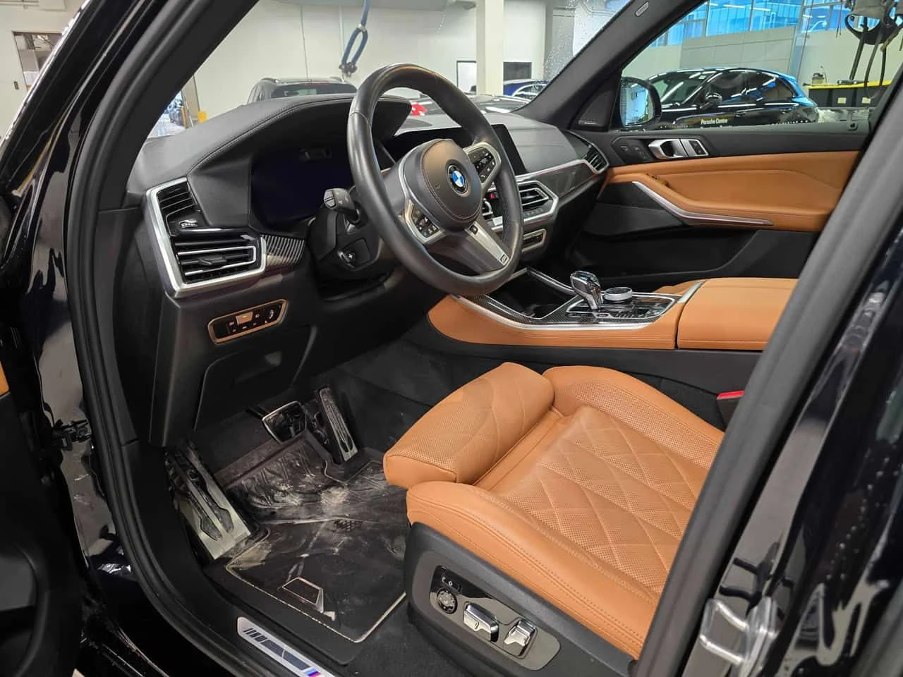 BMW X5 * Сваровски * Дисторник * Масажи * Harman Kardon *, снимка 5 - Автомобили и джипове - 54013474