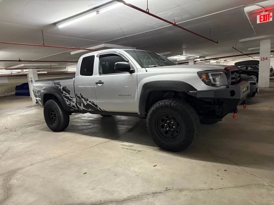 Toyota Tacoma * OFFROAD* NO RUST* CARPLAY* V6* , снимка 4 - Автомобили и джипове - 54023753