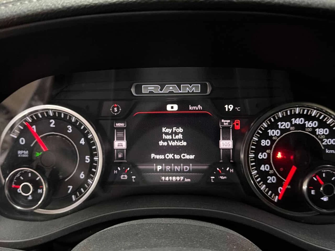 Dodge RAM 1500 * Sport * CARFAX * БЕЗ ПЪРВОНАЧАЛНА ВНОСКА, снимка 8 - Автомобили и джипове - 54735589