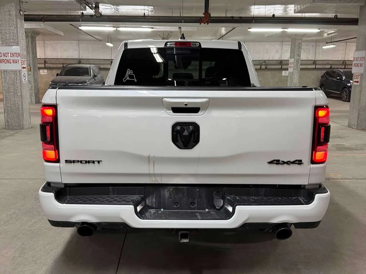 Dodge RAM 1500 * Sport * CARFAX * БЕЗ ПЪРВОНАЧАЛНА ВНОСКА, снимка 4 - Автомобили и джипове - 54735589