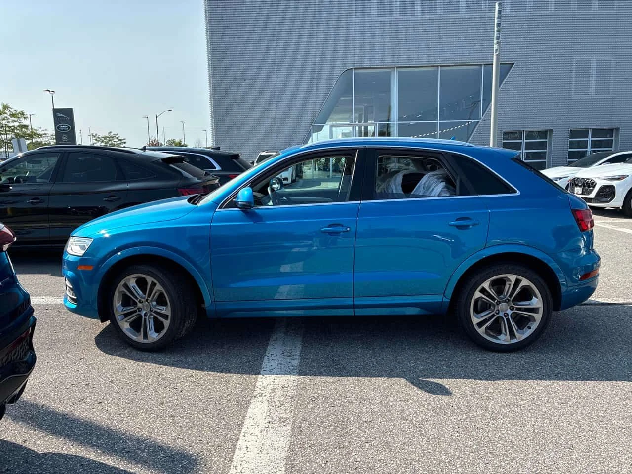 Audi Q3 * PROGRESSIV * АВТОКРЕДИТ БЕЗ ПЪРВОНАЧАЛНА ВНОСКА, снимка 3 - Автомобили и джипове - 55423427