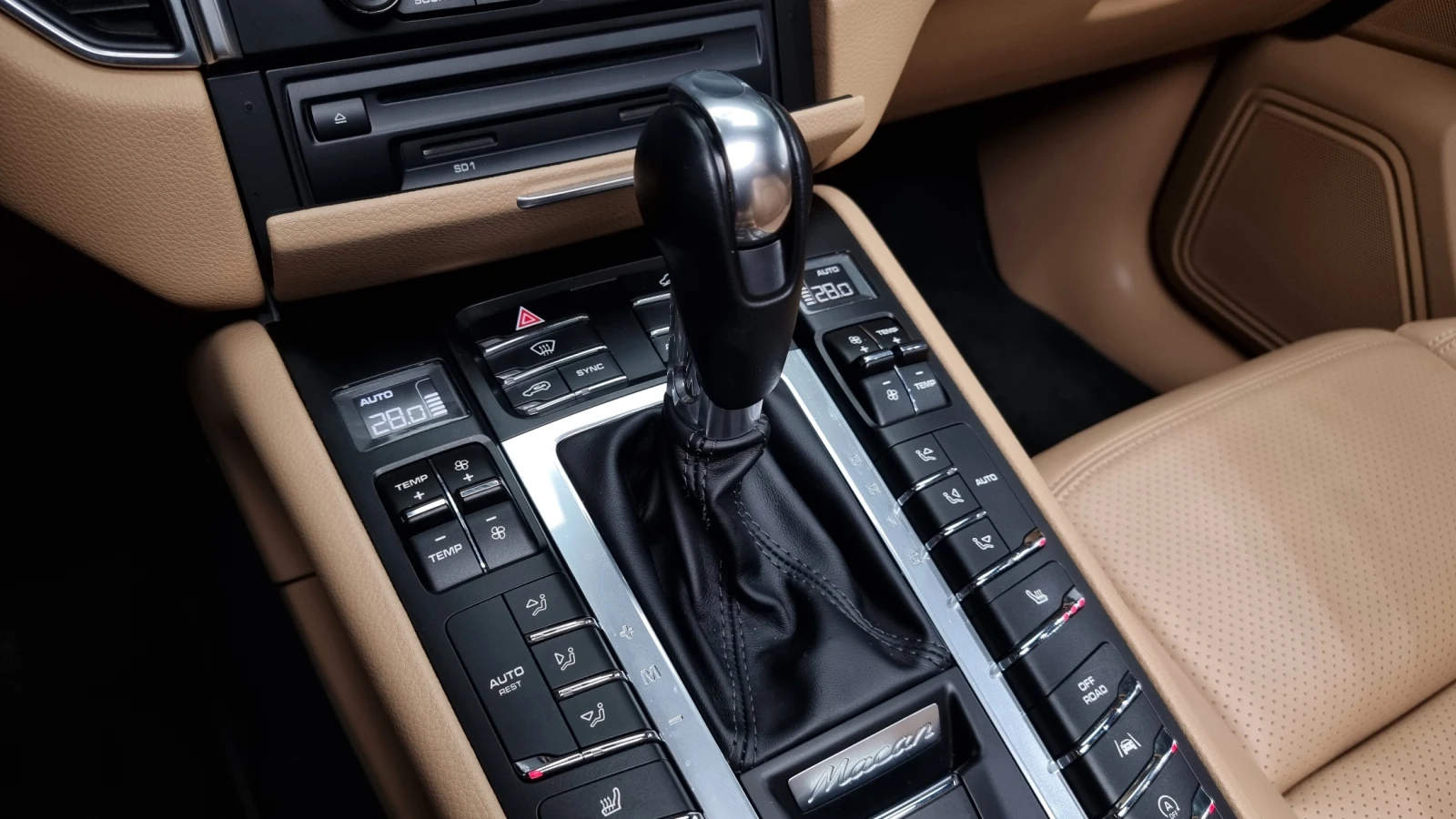 Porsche Macan ЕЛ. БАГАЖНИК* ПОДГРЕВ ВОЛАН* ЛЮК* КРАЙНА ЦЕНА, снимка 9 - Автомобили и джипове - 55608879