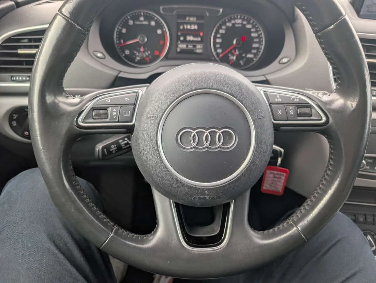 Audi Q3 * Komfort * CARFAX * БЕЗ ПЪРВОНАЧАЛНА ВНОСКА, снимка 13 - Автомобили и джипове - 56170163