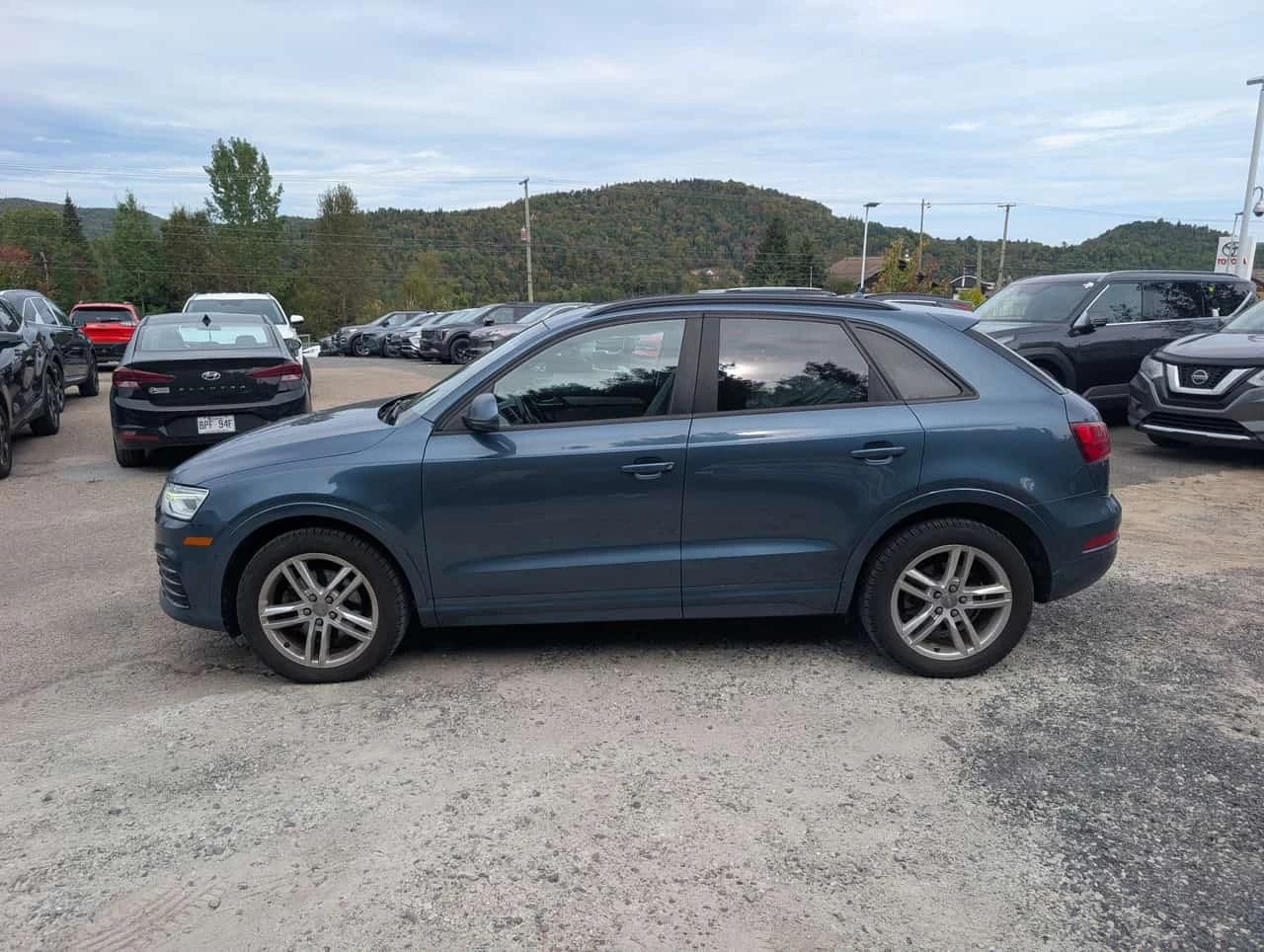 Audi Q3 * Komfort * CARFAX * БЕЗ ПЪРВОНАЧАЛНА ВНОСКА, снимка 2 - Автомобили и джипове - 56170163