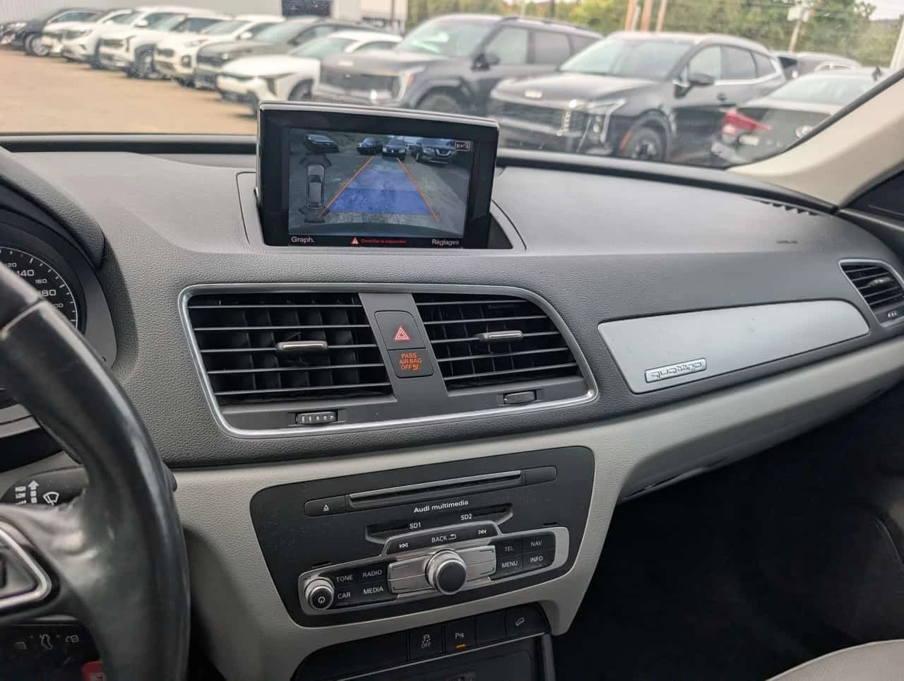 Audi Q3 * Komfort * CARFAX * БЕЗ ПЪРВОНАЧАЛНА ВНОСКА, снимка 7 - Автомобили и джипове - 56170163