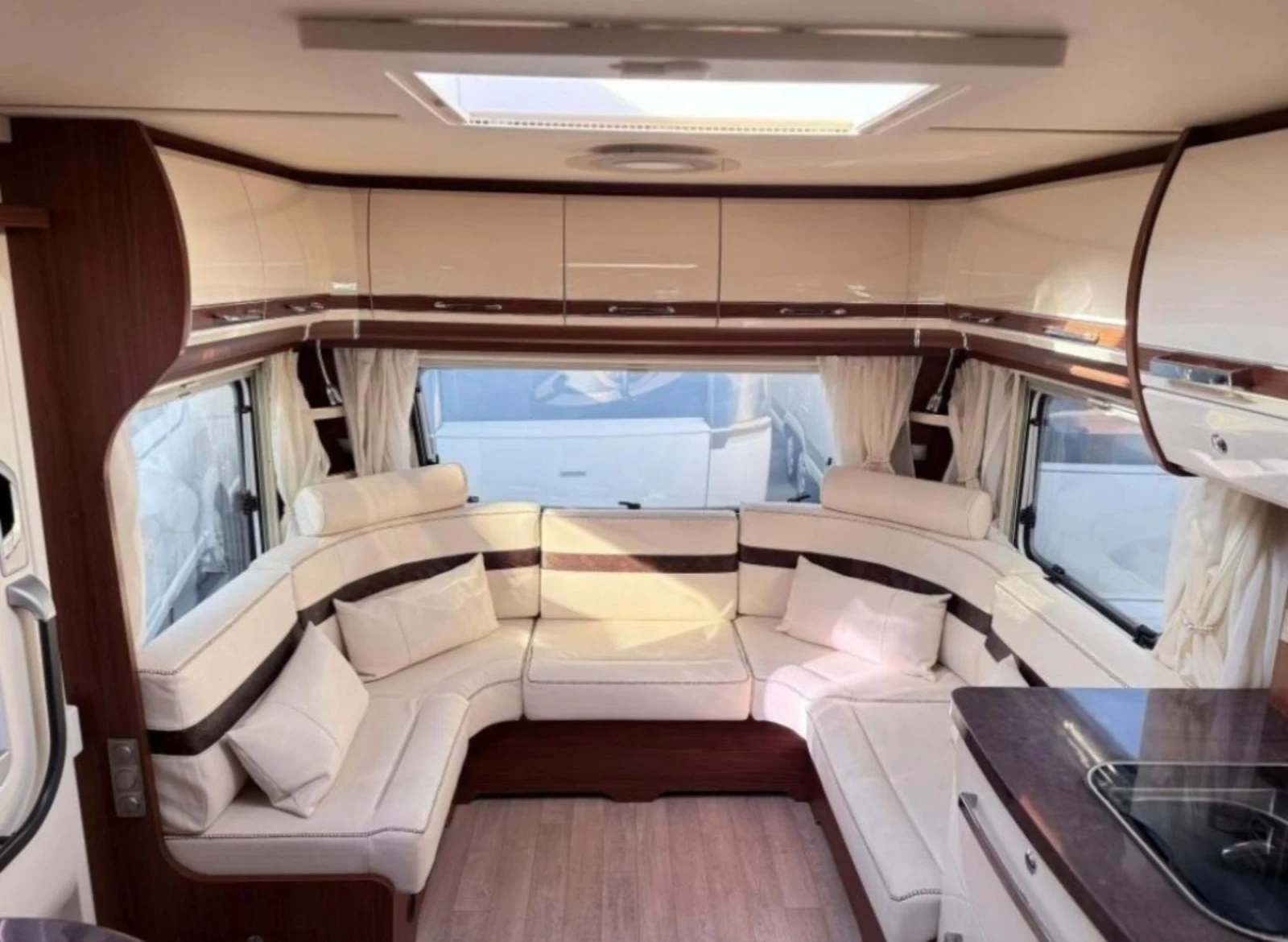 Каравана Fendt, снимка 6 - Каравани и кемпери - 54138362