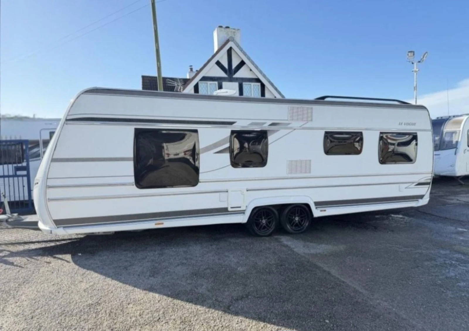 Каравана Fendt, снимка 2 - Каравани и кемпери - 54138362