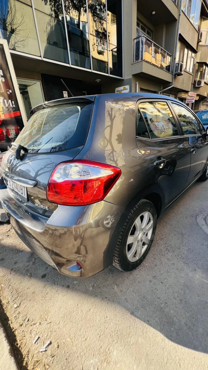 Toyota Auris 2.0 D4D, снимка 3 - Автомобили и джипове - 48740967