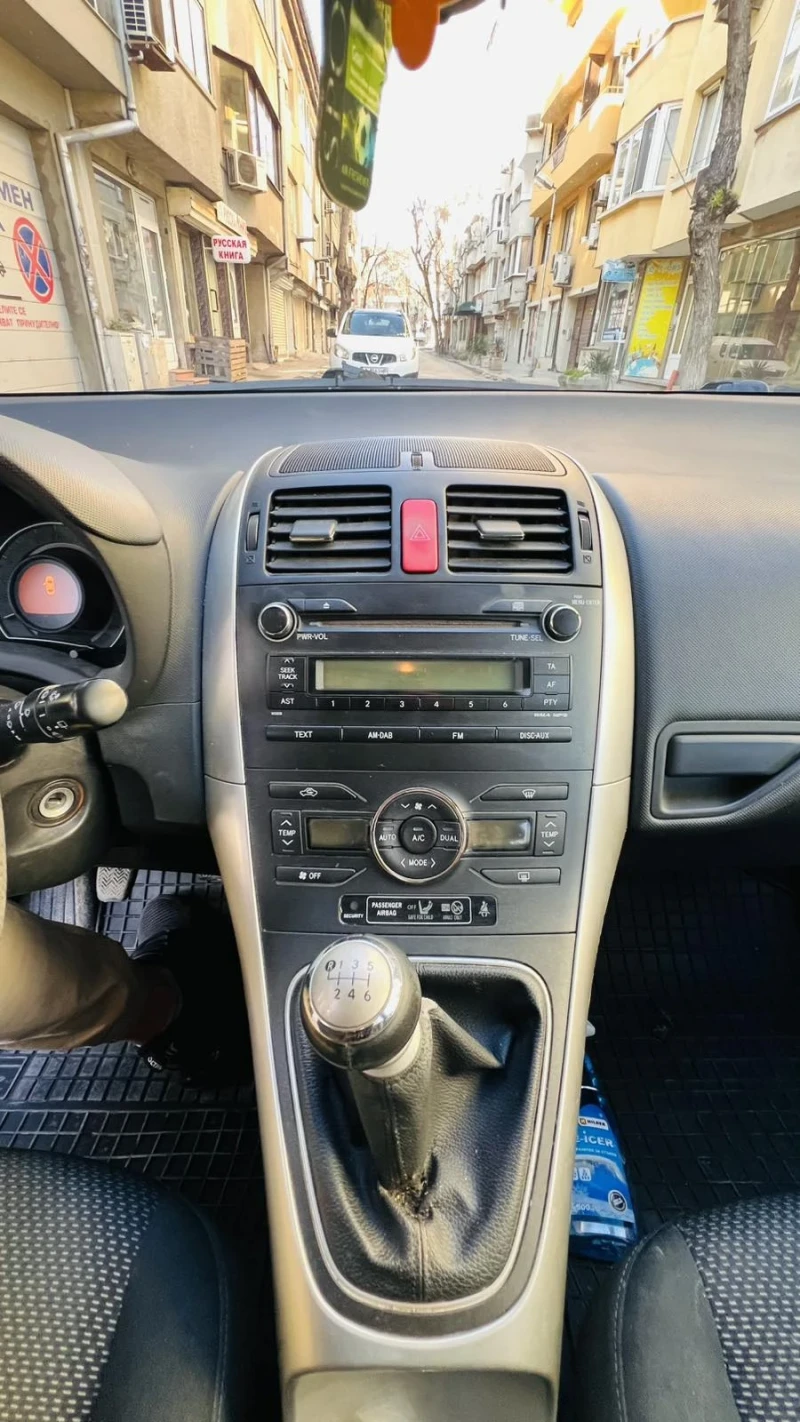 Toyota Auris 2.0 D4D, снимка 10 - Автомобили и джипове - 48740967