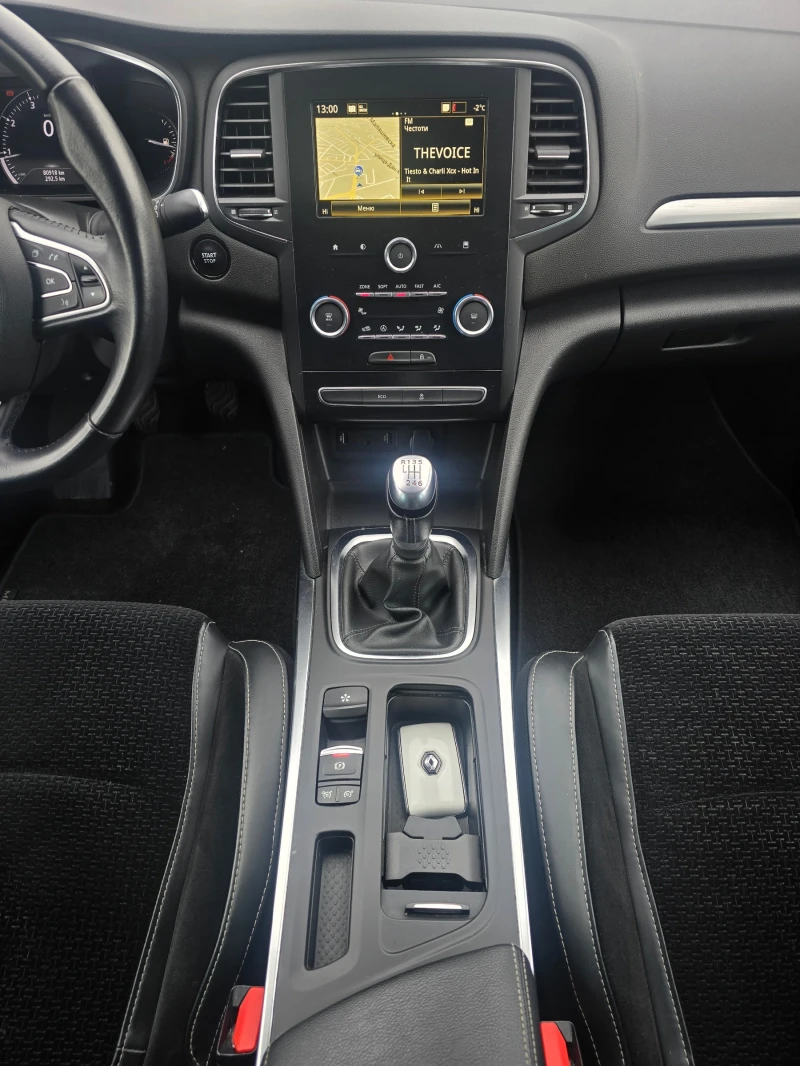 Renault Megane 1.3 Tce, снимка 9 - Автомобили и джипове - 48878250