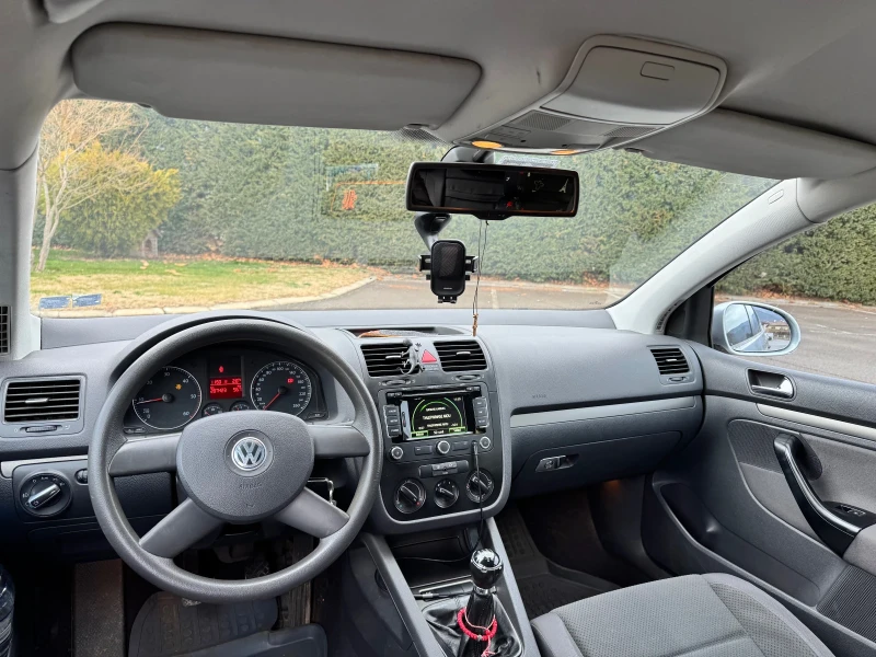 VW Golf 1.9TDI Напълно Обслужен, снимка 12 - Автомобили и джипове - 49215789