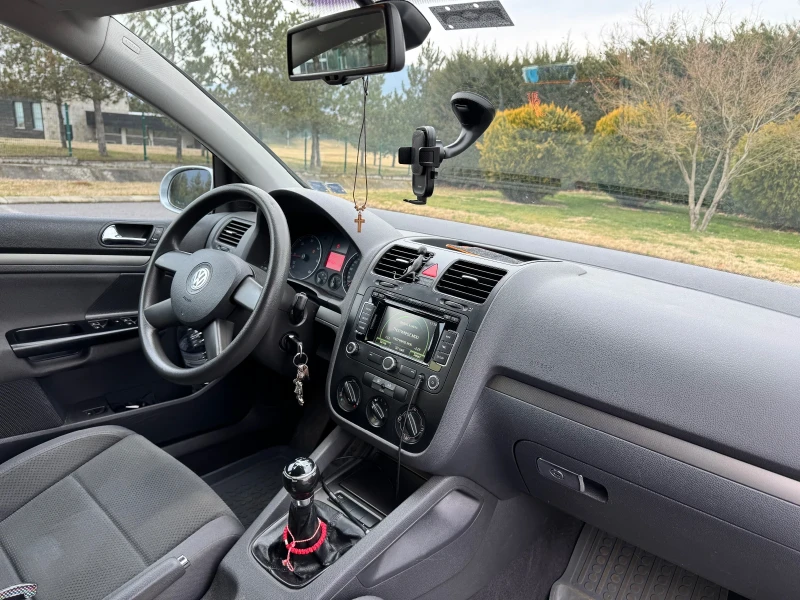 VW Golf 1.9TDI Напълно Обслужен, снимка 13 - Автомобили и джипове - 49215789