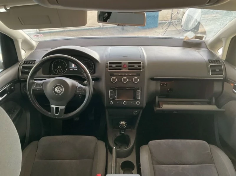 VW Touran  2.0 TDI HIGHLINE/6+ 1/NAVI/ОБСЛУЖЕН + 2 Ком, снимка 6 - Автомобили и джипове - 49273710