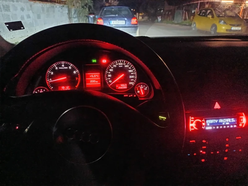 Audi A4 1.8 t, снимка 4 - Автомобили и джипове - 52817603