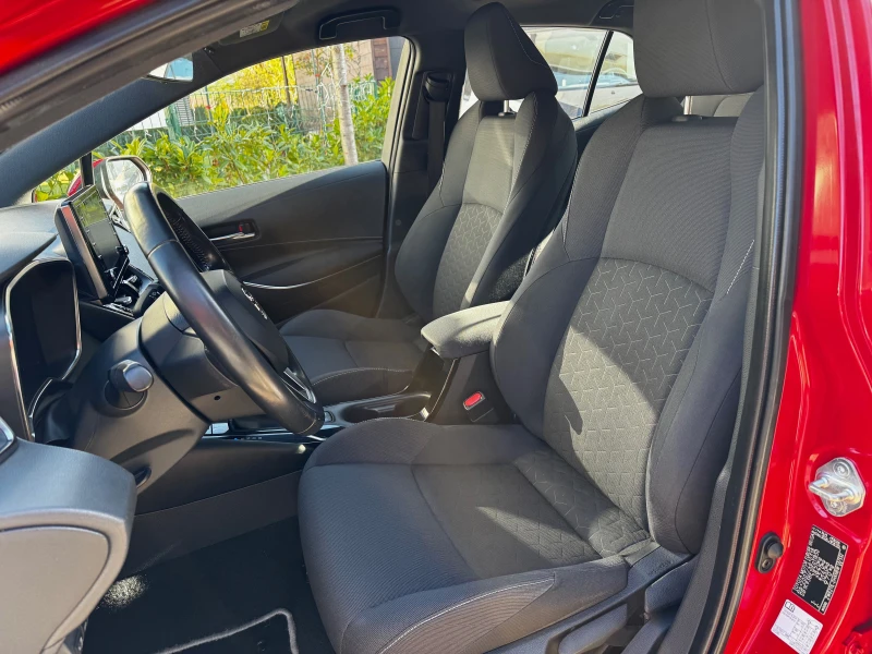 Toyota Corolla 1.8 Hybrid (HEV Special), снимка 12 - Автомобили и джипове - 52857239