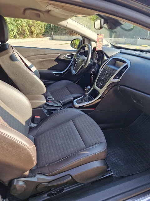 Opel Astra GTC 1.7 Sport, снимка 8 - Автомобили и джипове - 53932418