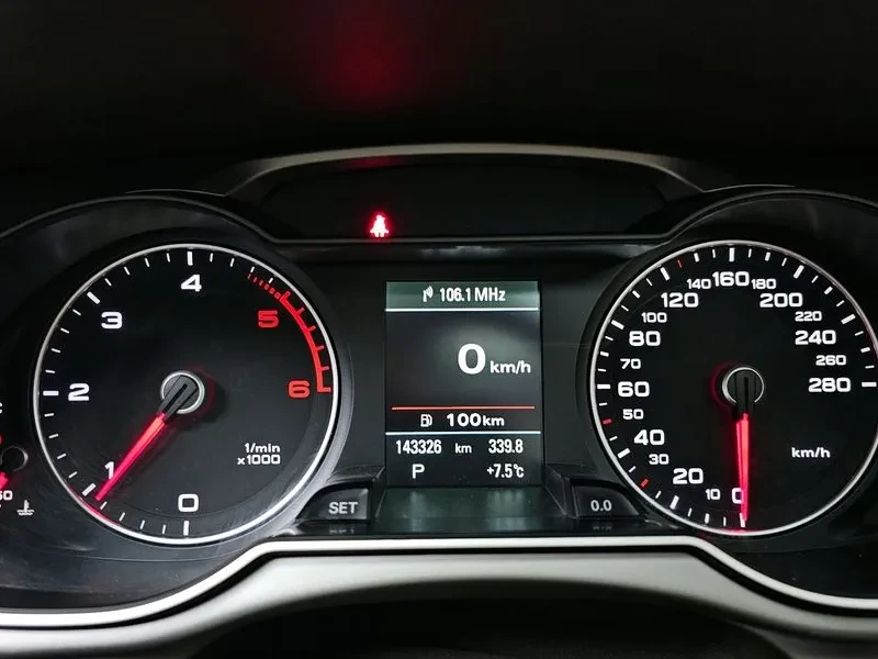 Audi A4 2.0 TDI Quattro - САМО 30% АВАНС, снимка 8 - Автомобили и джипове - 55487016
