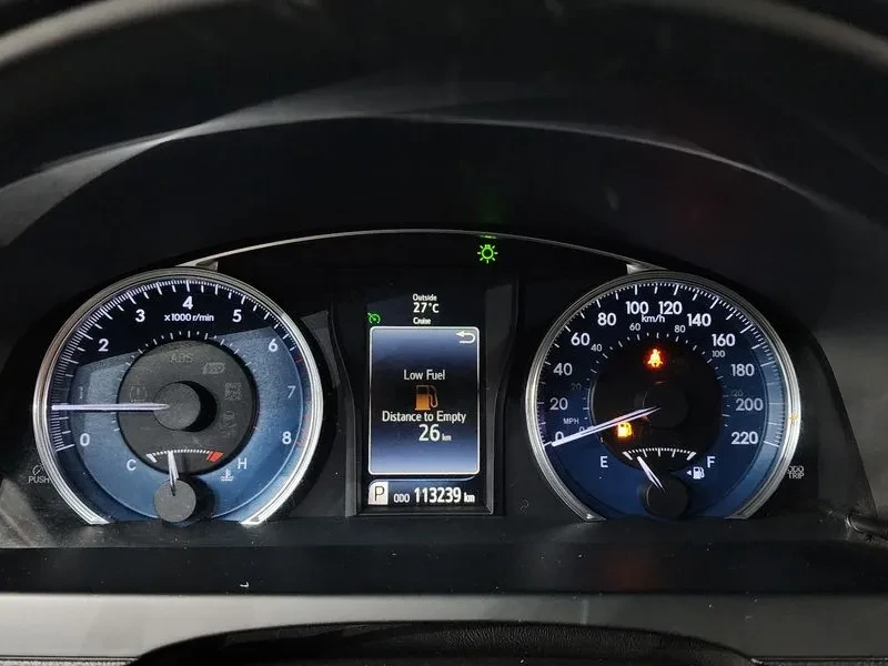 Toyota Camry 2.5 XLE, снимка 8 - Автомобили и джипове - 56356529