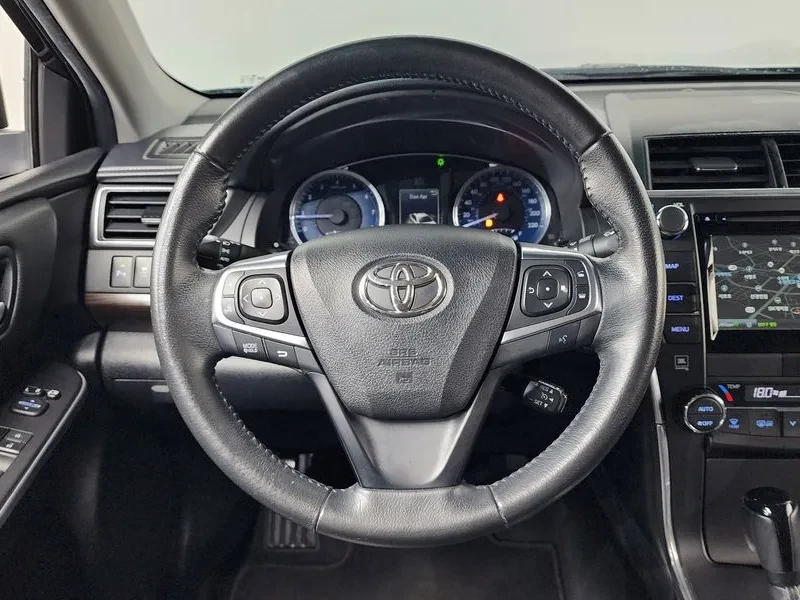 Toyota Camry 2.5 XLE, снимка 13 - Автомобили и джипове - 56356529